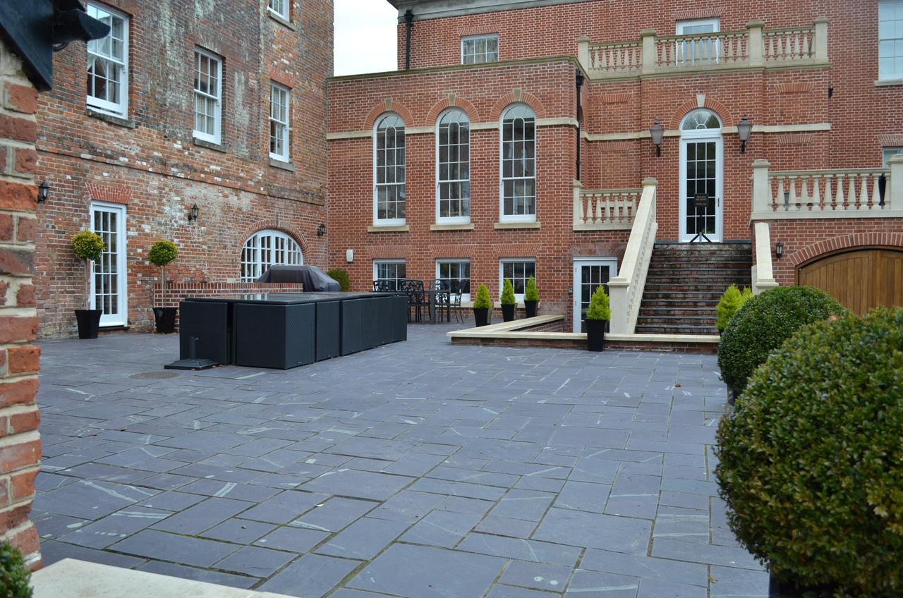 The West Wing At Everleigh Manor Hotel ภายนอก รูปภาพ