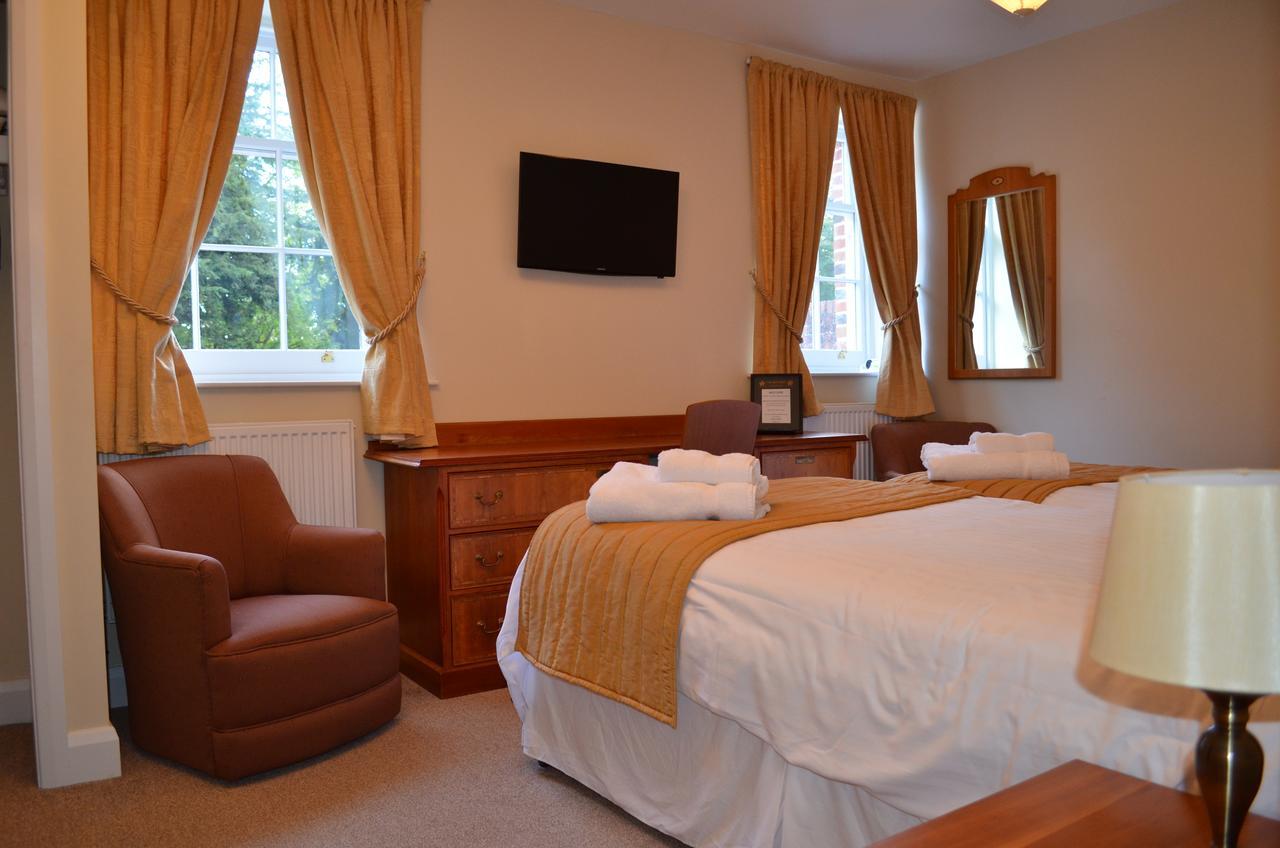 The West Wing At Everleigh Manor Hotel ภายนอก รูปภาพ